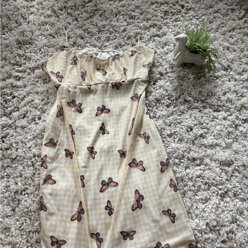 Yellow and white butterfly print dress with a boho vibe
Size XL